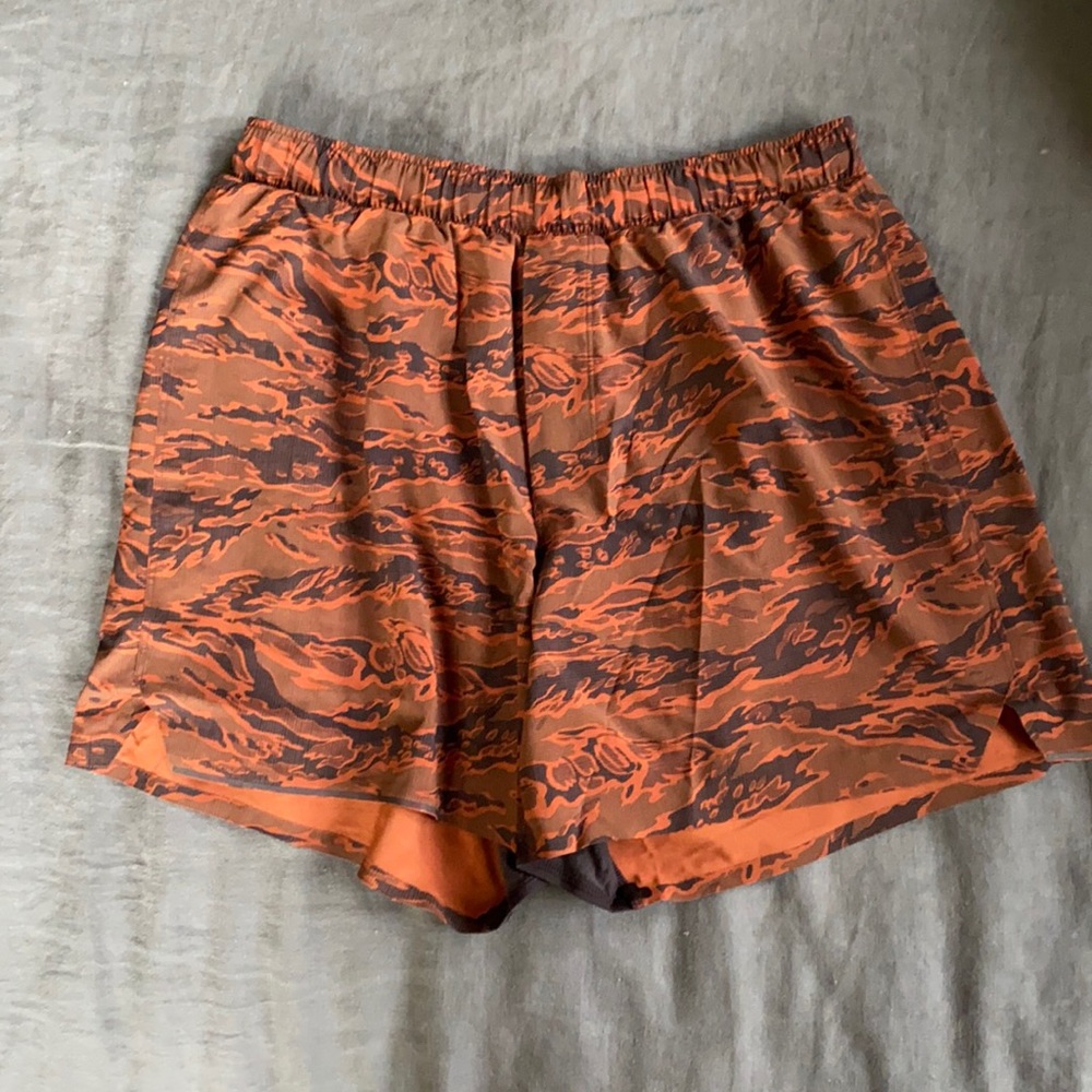 COPY - Lulu lemon 5” linerless surge short